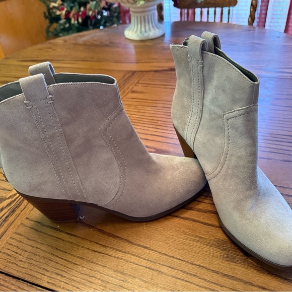 Women's Sam Edelman London Putty Heeled Ankle Boots - Picture 5 of 11